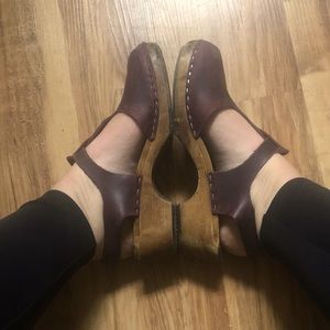 Lotta from Stockholm Low T Bar Aubergine On Brown Base Clog.European 39.